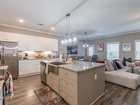 3rd image of 300 Jackson Pl NW Unit 1