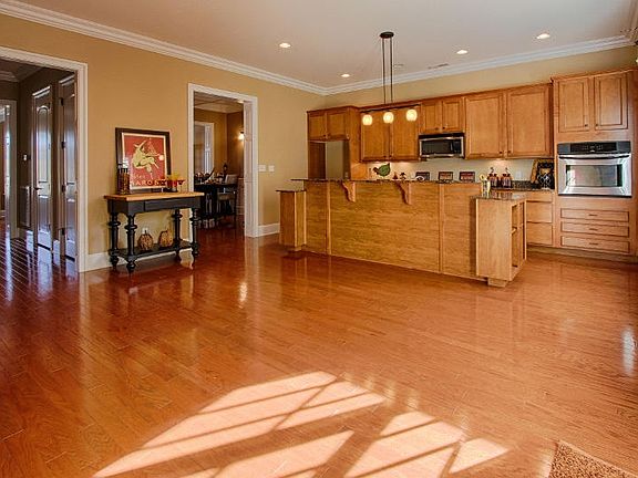 5th image of 1637 Mystic St #118