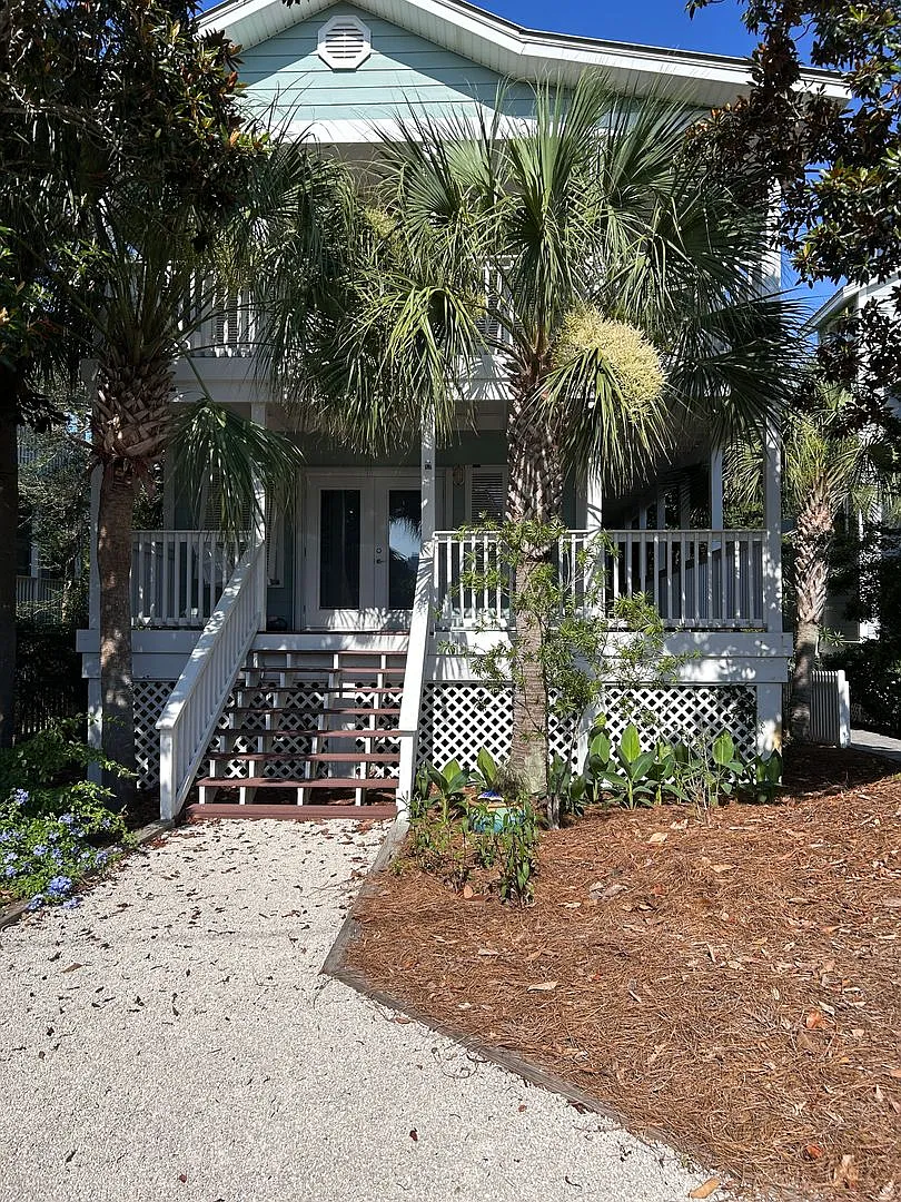 NO HOA! Wrap around porches, 1 block to the beach! — Photo 1