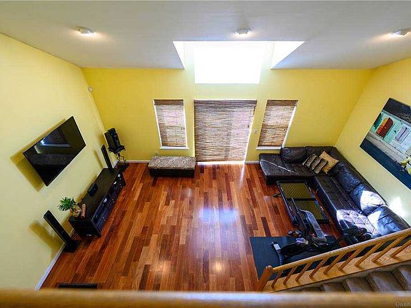 2nd image of 32 Broadlawn Dr
