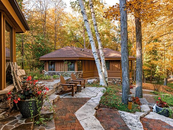 3rd image of 2775 E Moraine DRIVE