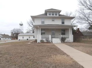 113 S Oak St, Whitewater, KS 67154