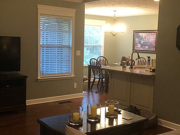 4th image of 308 Persimmon Dr