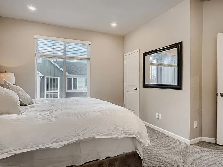 1909 S Poplar Ct — Photo 26