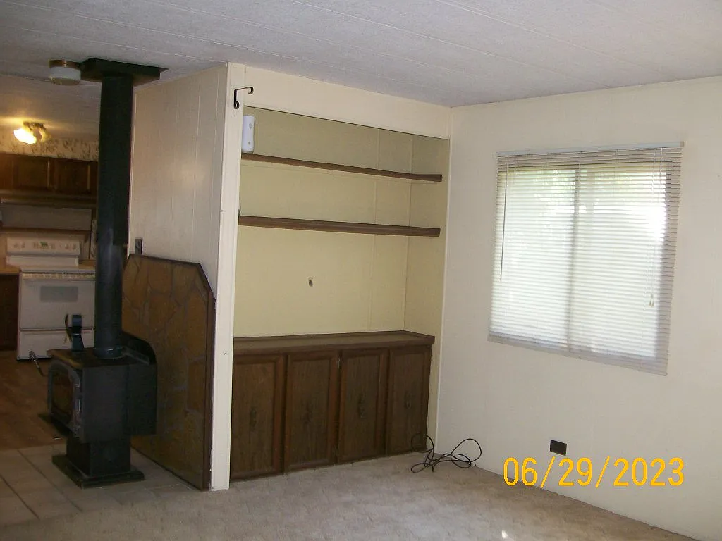 3 bed, $1,985 — Photo 3
