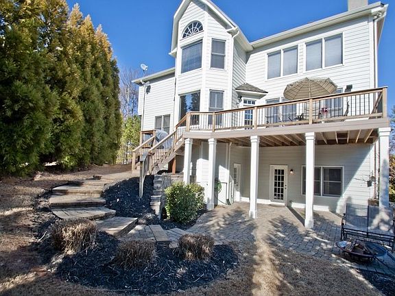 3rd image of 1094 Highland Crest Ct
