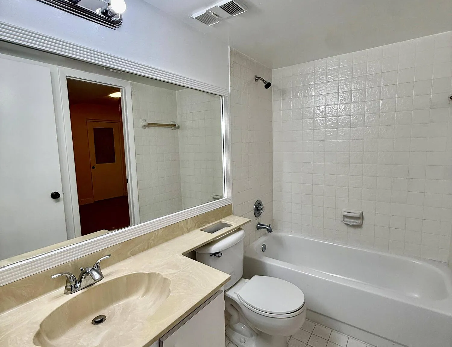 2 bed, 2.0 bath, 850 sqft, $2,285 — Photo 3