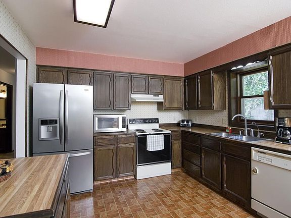 2nd image of 2702 Bear Ave