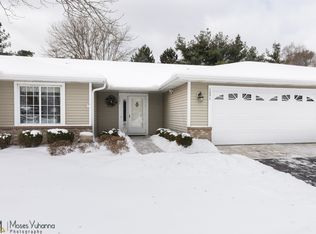 1221 Ravenswood Ct, Shoreview, MN 55126