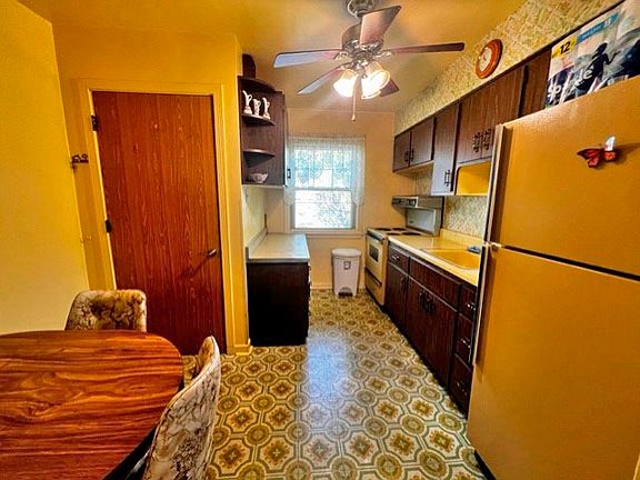 5th image of 3509 N Odell Ave