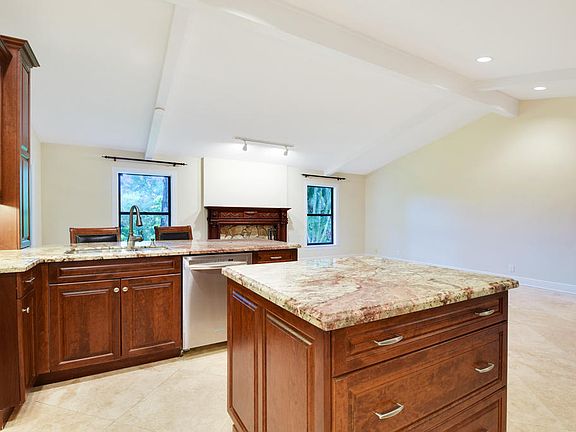 3rd image of 18600 Lake Bend Dr