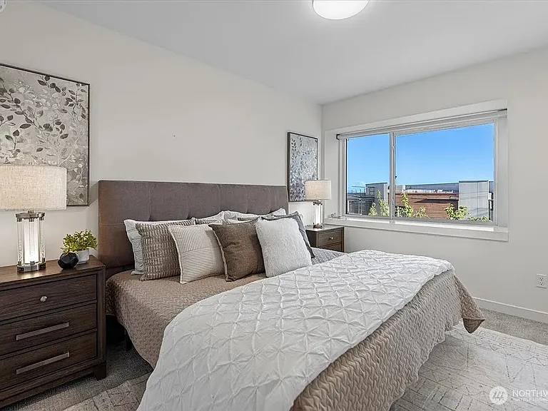 2310 W Newton St — Photo 17