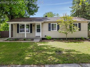 309 Crescent Ave, Holly, MI 48442