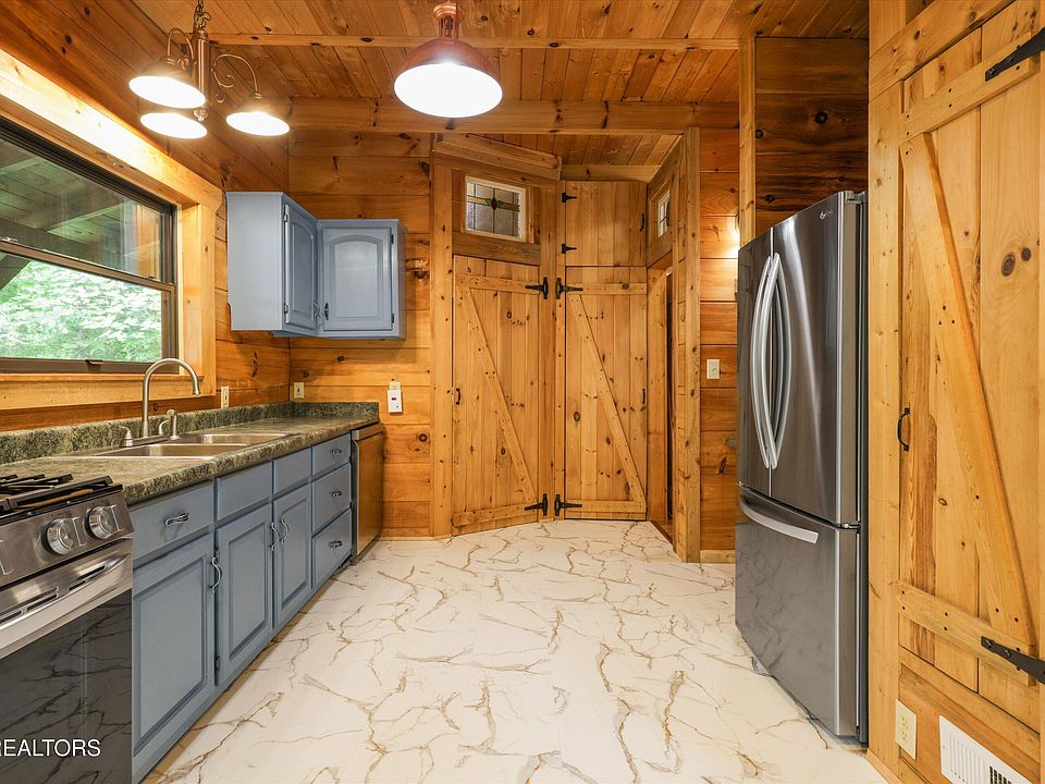 22nd image of 610 Towee Falls Rd