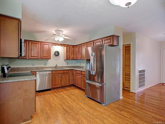 3rd image of 713 Galahad Dr