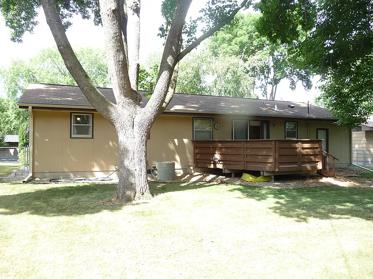 1047 Tyler St S — Photo 15