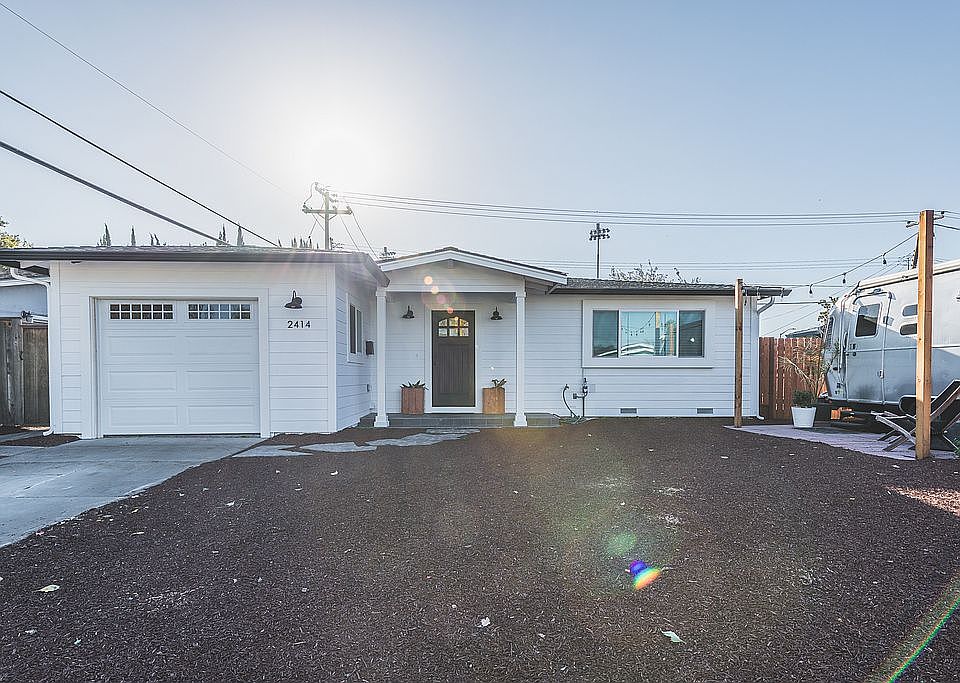 1st image of 2414 Crystal Dr