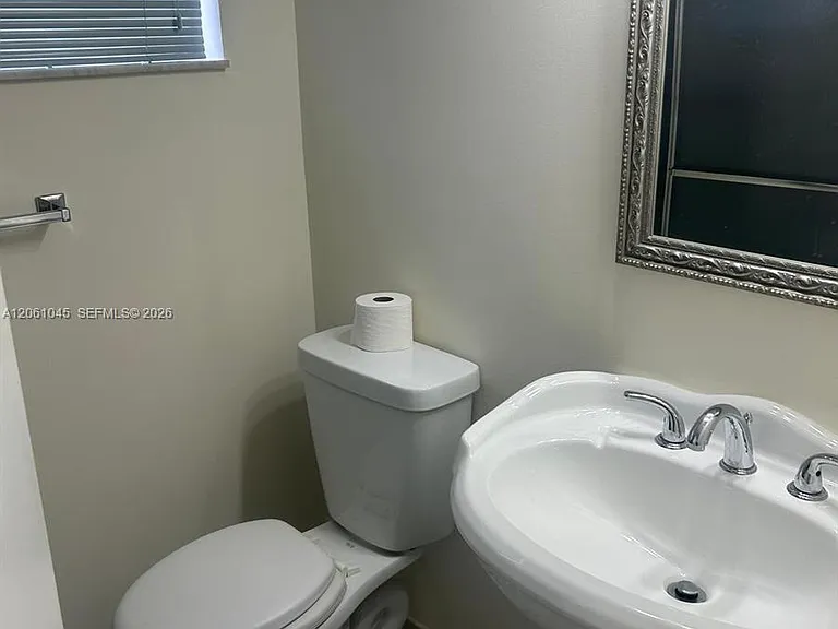 5901 Chester Ln — Photo 10
