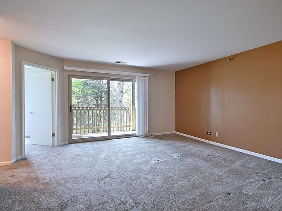 5th image of 210 Glengarry Dr APT 212