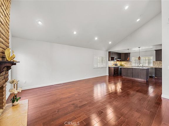 3rd image of 2207 Meadow Ln
