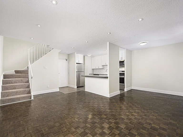 7280 Darcel Ave — Photo 18