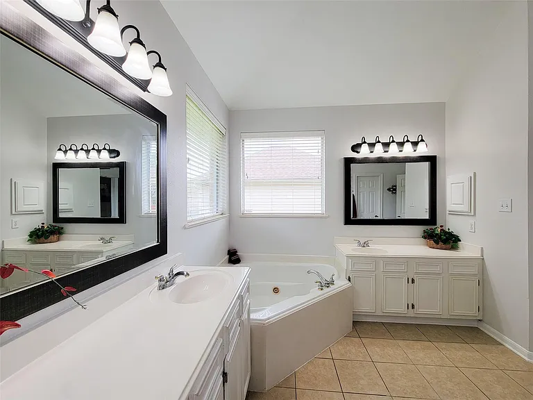 17715 Laguna Trail Dr — Photo 24