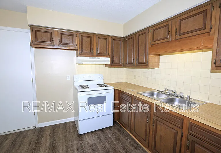 815 S 28th St — Photo 8
