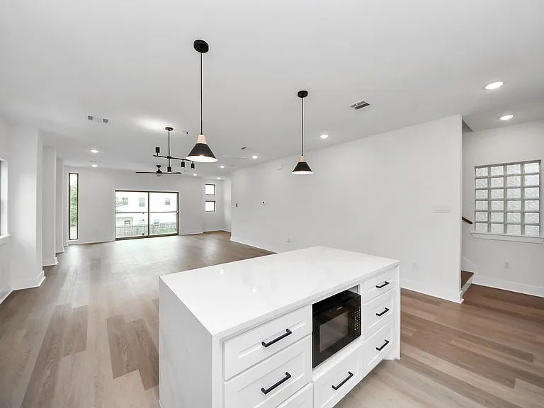 5630 Dolores St — Photo 17