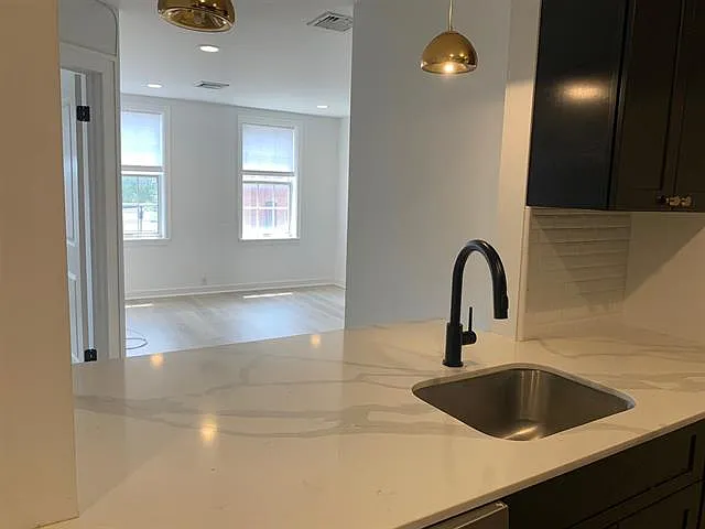 1024 Clinton St #404 — Photo 4