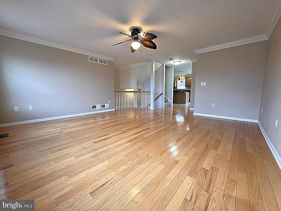 5th image of 112 Old Schoolhouse Ln