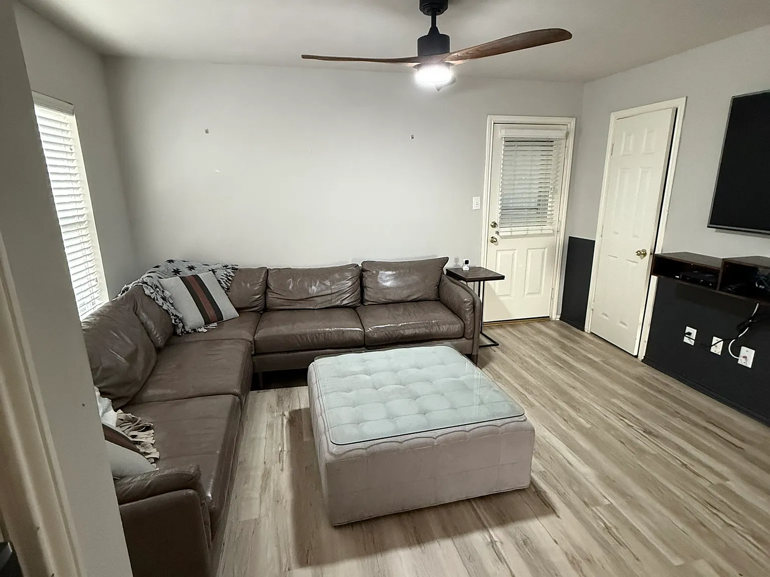 2 bed, 1.5 bath, 1309 sqft, $1,900 — Photo 3