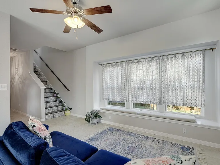 518 Stonewood Ln — Photo 7