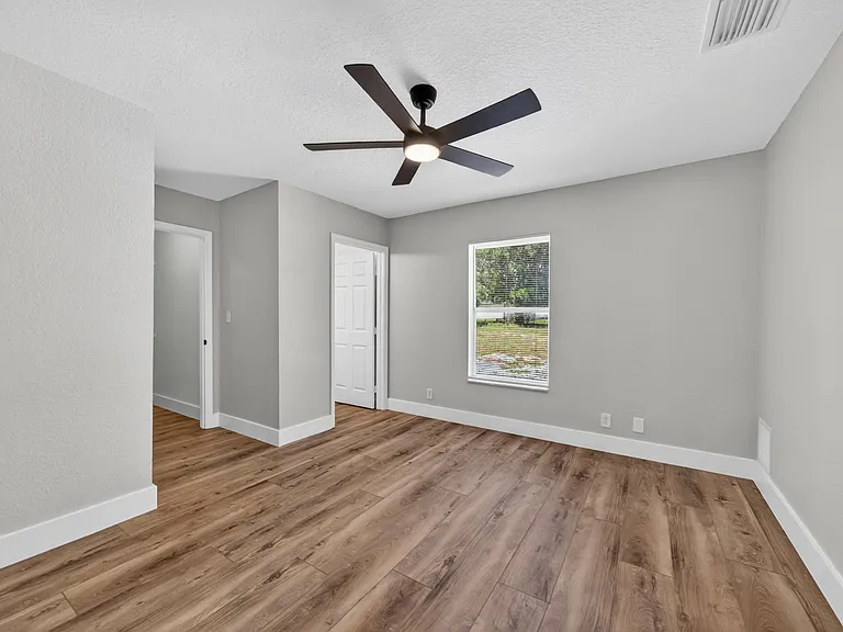 351 NW 8th Ave — Photo 17