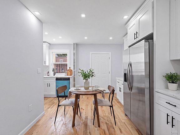 2nd image of 252 E 86th Street