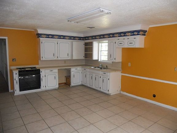 4th image of 1808 Ike St