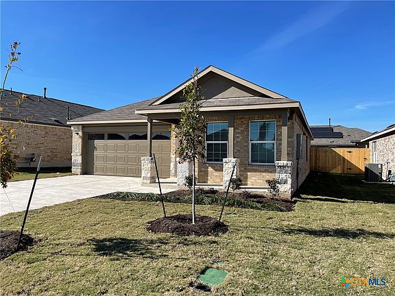 2nd image of 214 Escondido Cir