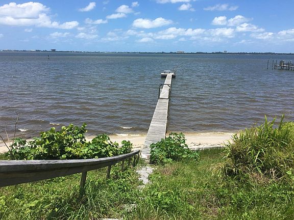 2nd image of 611 S Indian River Dr