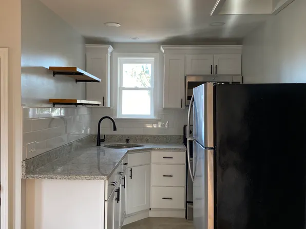 317 Heather St Floor 2, Cranston, RI 02920