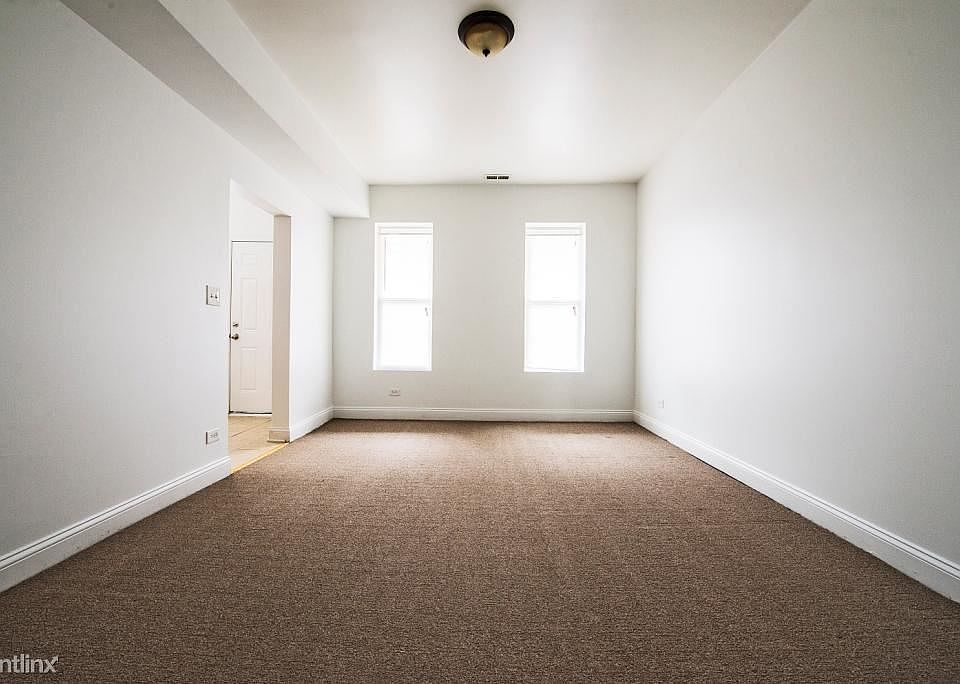 4853 S Prairie Ave Apartments Chicago Living Room_02