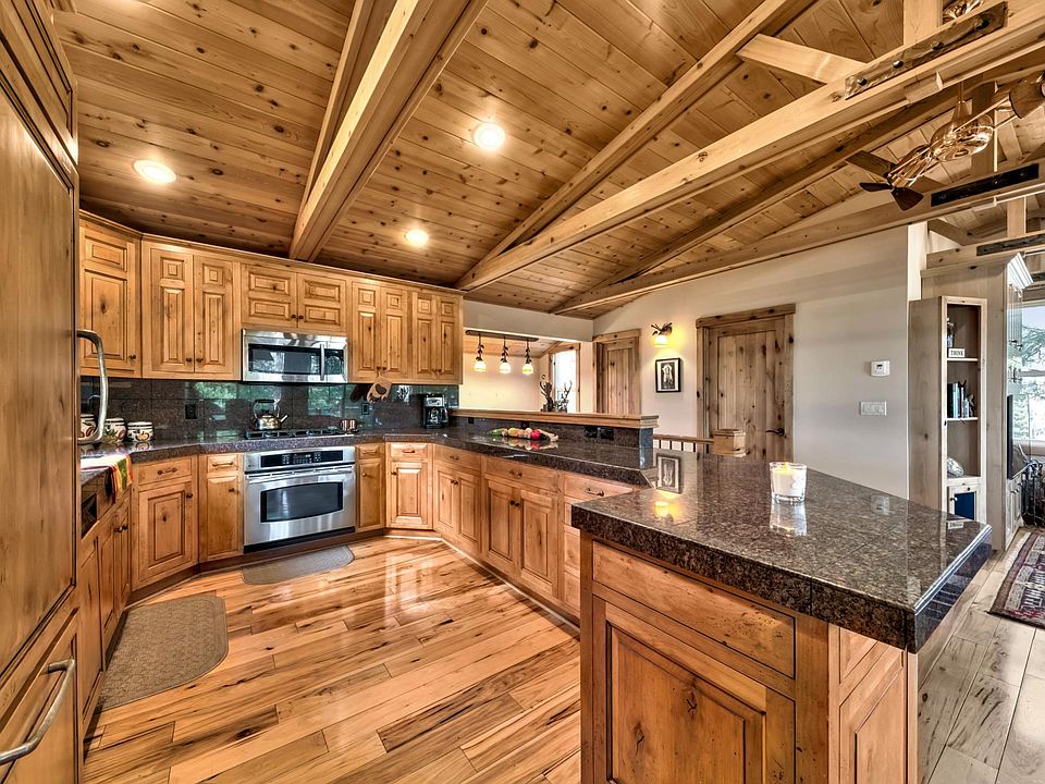 Extra large kitchen with high end appliances. Hickory wood cabinets