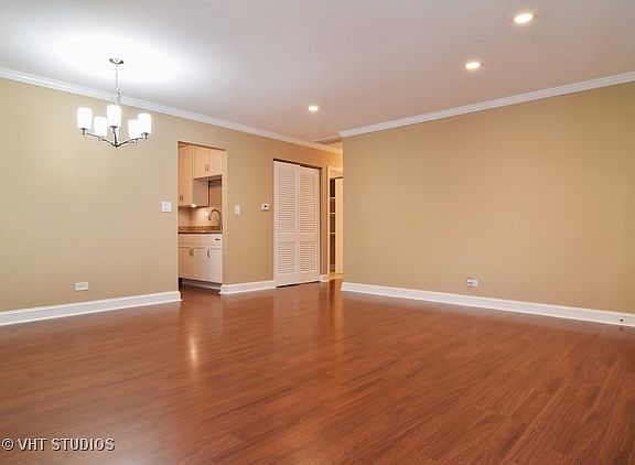 3rd image of 925 Northway Ct