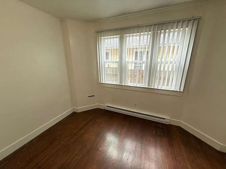 633 Thompson Ave NE — Photo 10