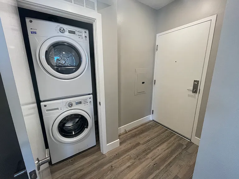 569 W Date St #502 — Photo 29