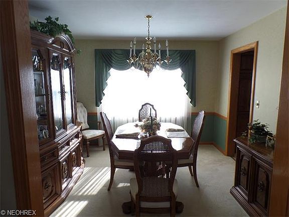 3rd image of 4585 Woodridge Dr