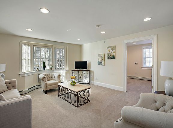 3rd image of 10 N Washington St APT 219
