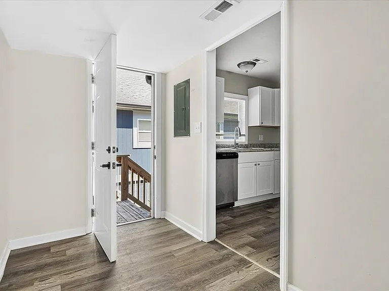 403 Spring Ct — Photo 9