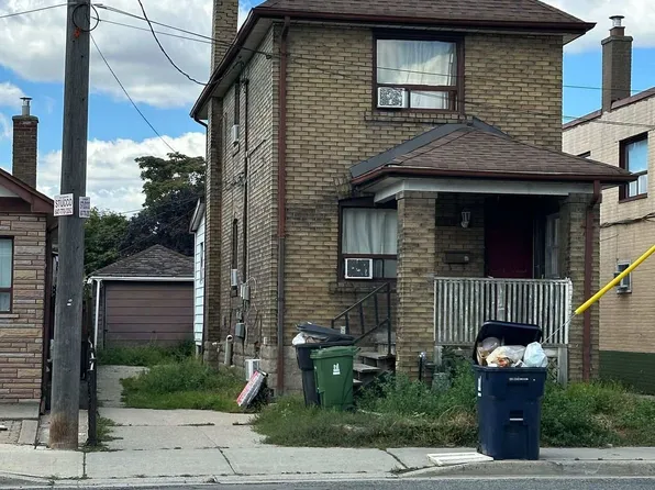 666 Jane St, Toronto, ON M6N 4A7