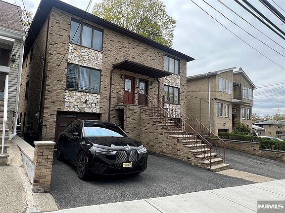 2nd image of 414 Lafayette Ave