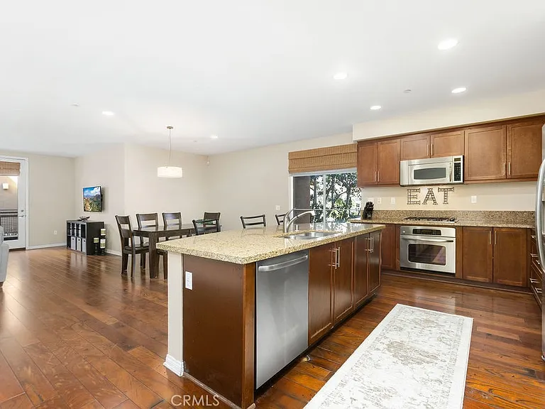 623 Rockefeller — Photo 9