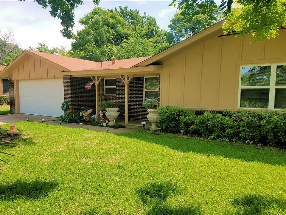 1st image of 709 Simmons Dr